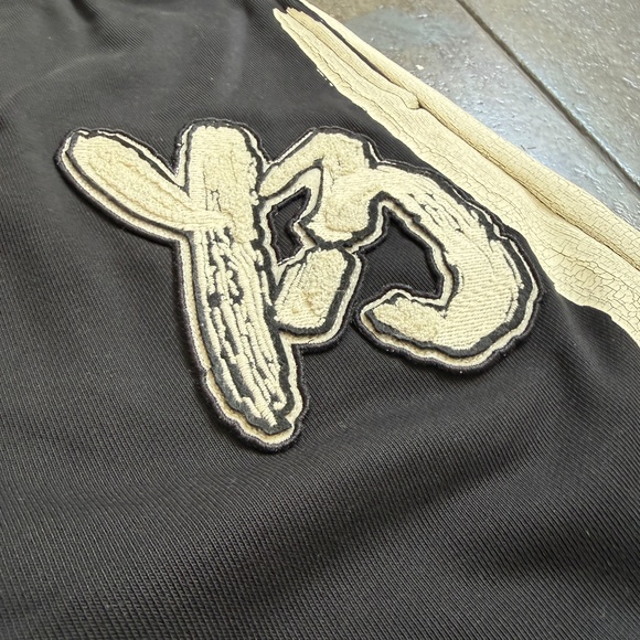 Y-3 Men's Relaxed-Fit Sweatpants with GFX Logo Applique - Picture 9 of 12